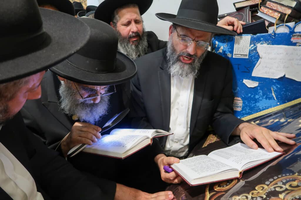 גלריה: ראש הישיבה הגיע להתפלל בציון הרשב"י