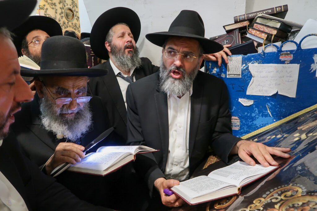 גלריה: ראש הישיבה הגיע להתפלל בציון הרשב"י