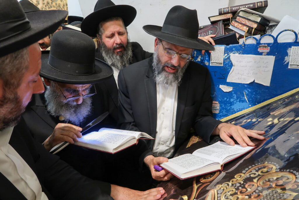 גלריה: ראש הישיבה הגיע להתפלל בציון הרשב"י