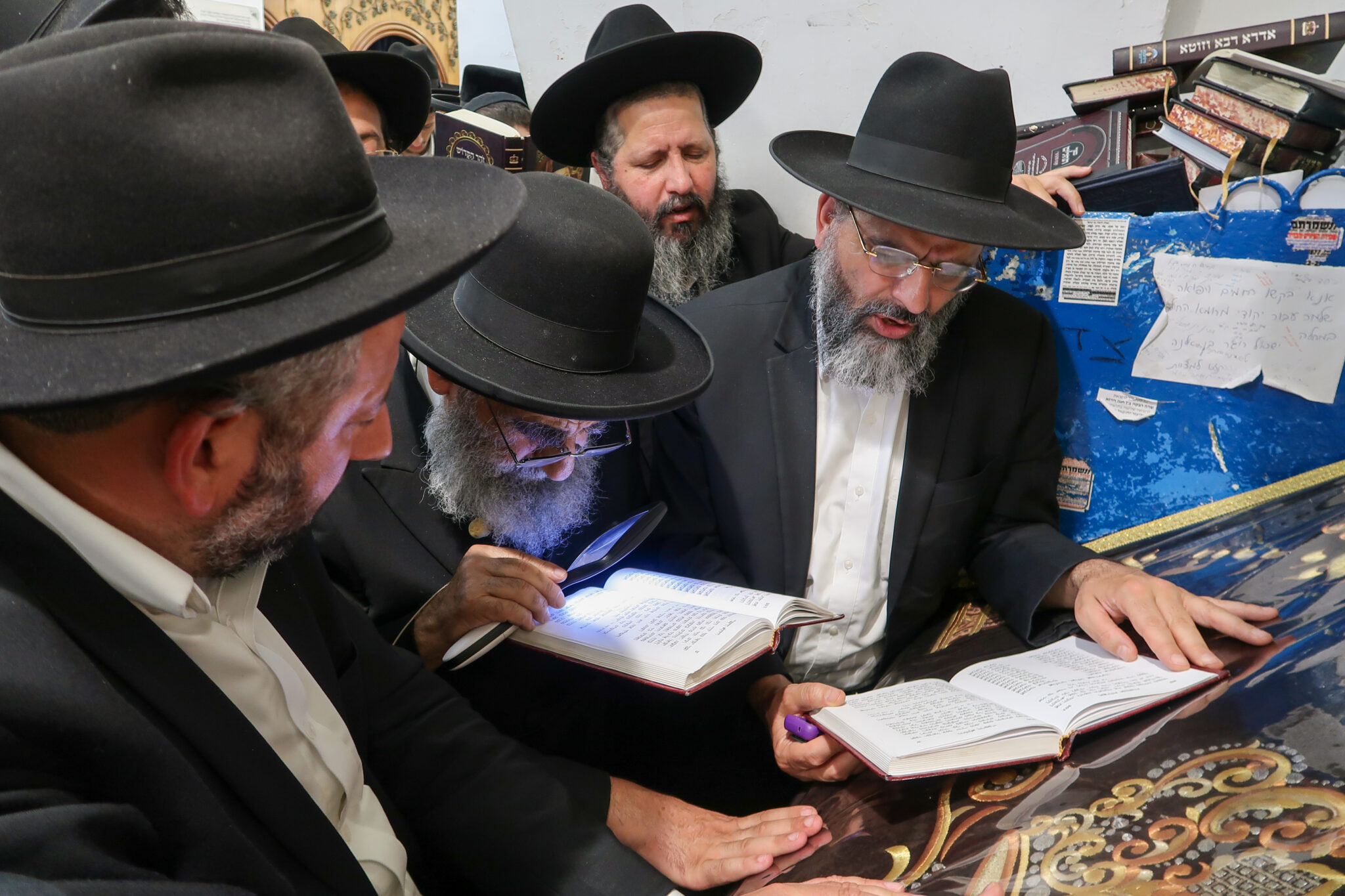 גלריה: ראש הישיבה הגיע להתפלל בציון הרשב"י