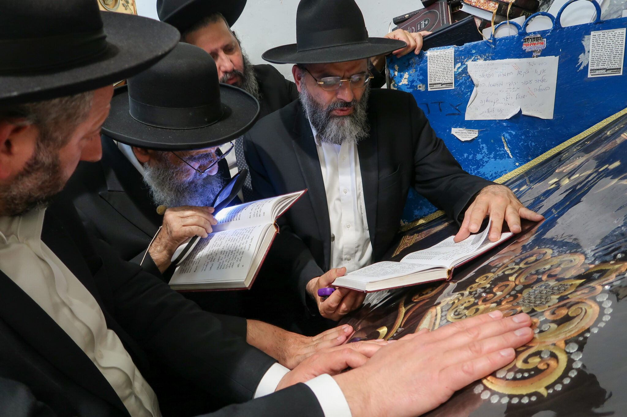 גלריה: ראש הישיבה הגיע להתפלל בציון הרשב"י