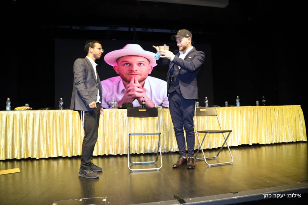 בפתח תקווה חילקו מאות אלפי שקלים לבחורי הישיבות בפתח תקווה חילקו מאות אלפי שקלים לבחורי הישיבות