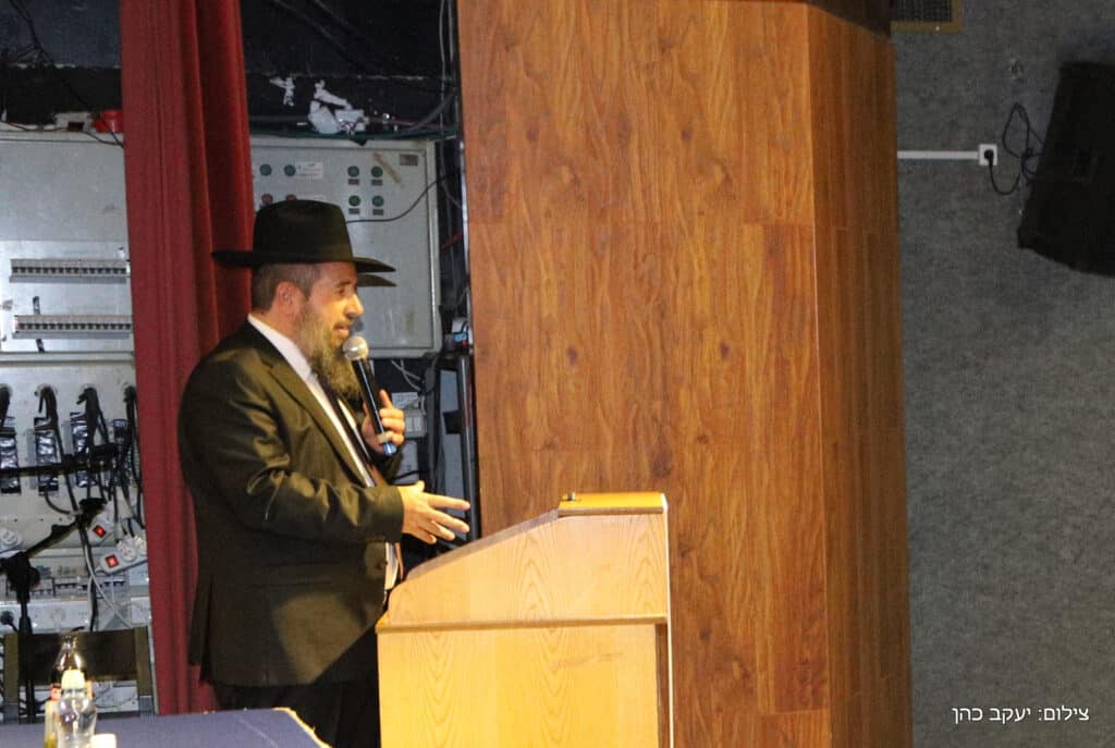 בפתח תקווה חילקו מאות אלפי שקלים לבחורי הישיבות בפתח תקווה חילקו מאות אלפי שקלים לבחורי הישיבות