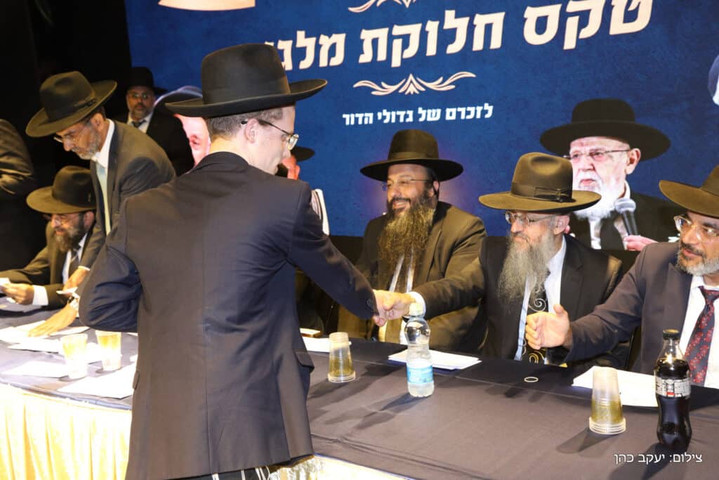 בפתח תקווה חילקו מאות אלפי שקלים לבחורי הישיבות בפתח תקווה חילקו מאות אלפי שקלים לבחורי הישיבות