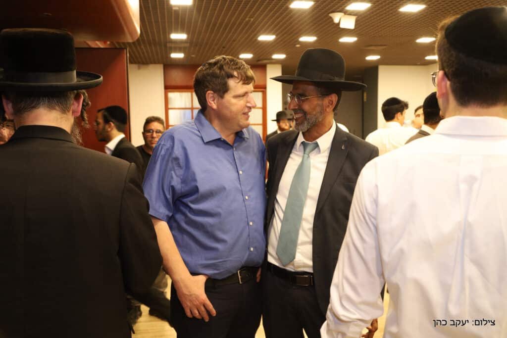 בפתח תקווה חילקו מאות אלפי שקלים לבחורי הישיבות בפתח תקווה חילקו מאות אלפי שקלים לבחורי הישיבות