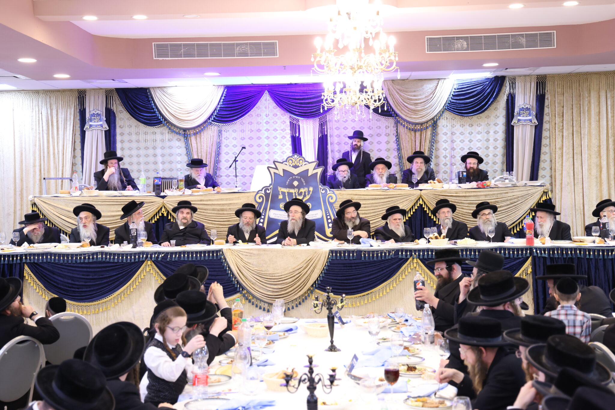 מעמד חלוקת תעודות ומלגות למאות נבחני 'שינון וחזרה'