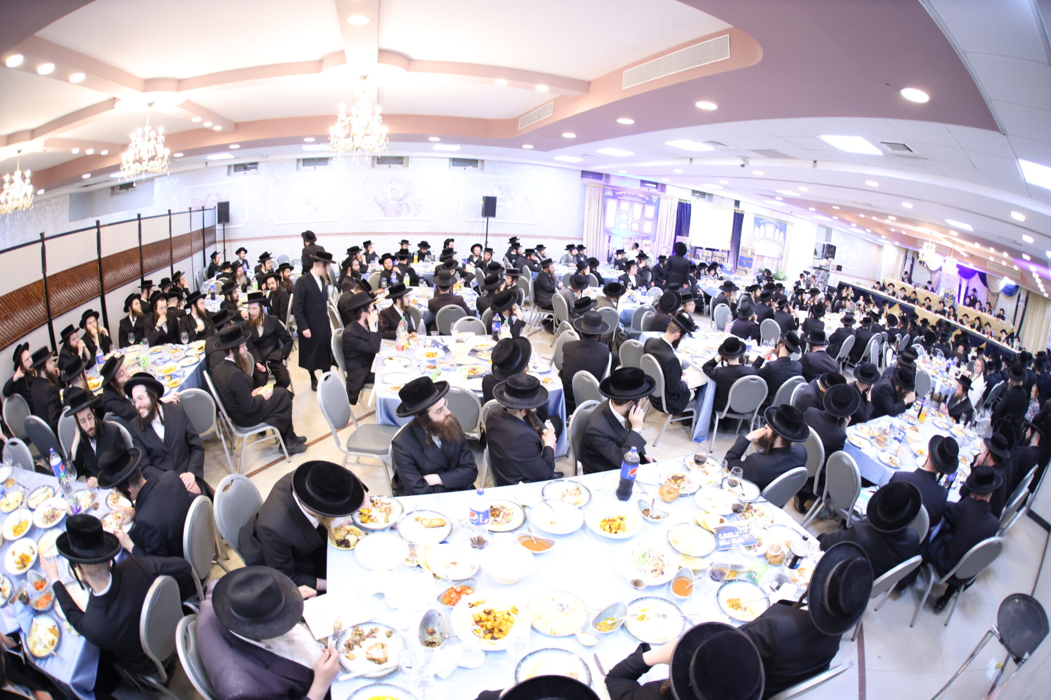 מעמד חלוקת תעודות ומלגות למאות נבחני 'שינון וחזרה'