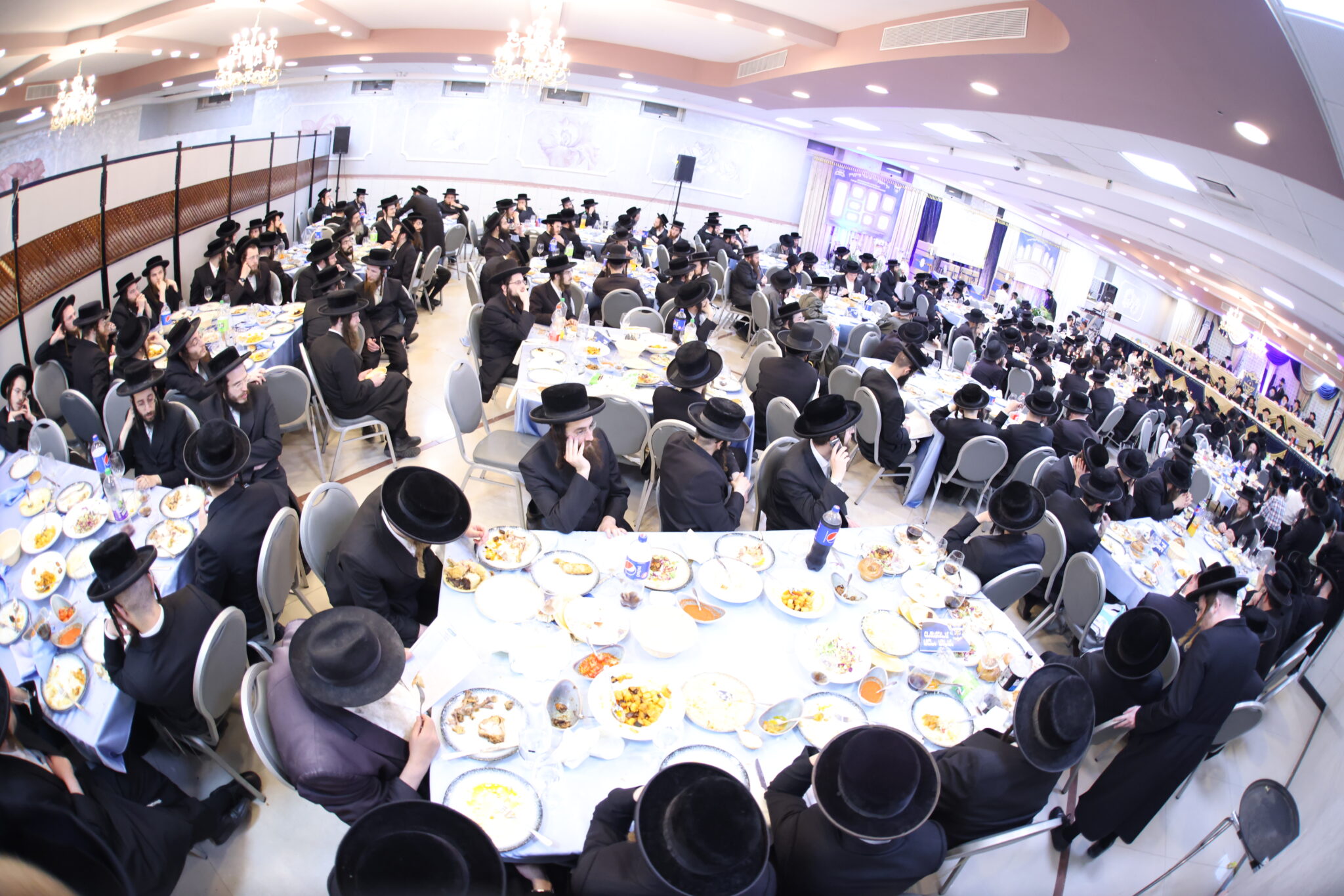 מעמד חלוקת תעודות ומלגות למאות נבחני 'שינון וחזרה'