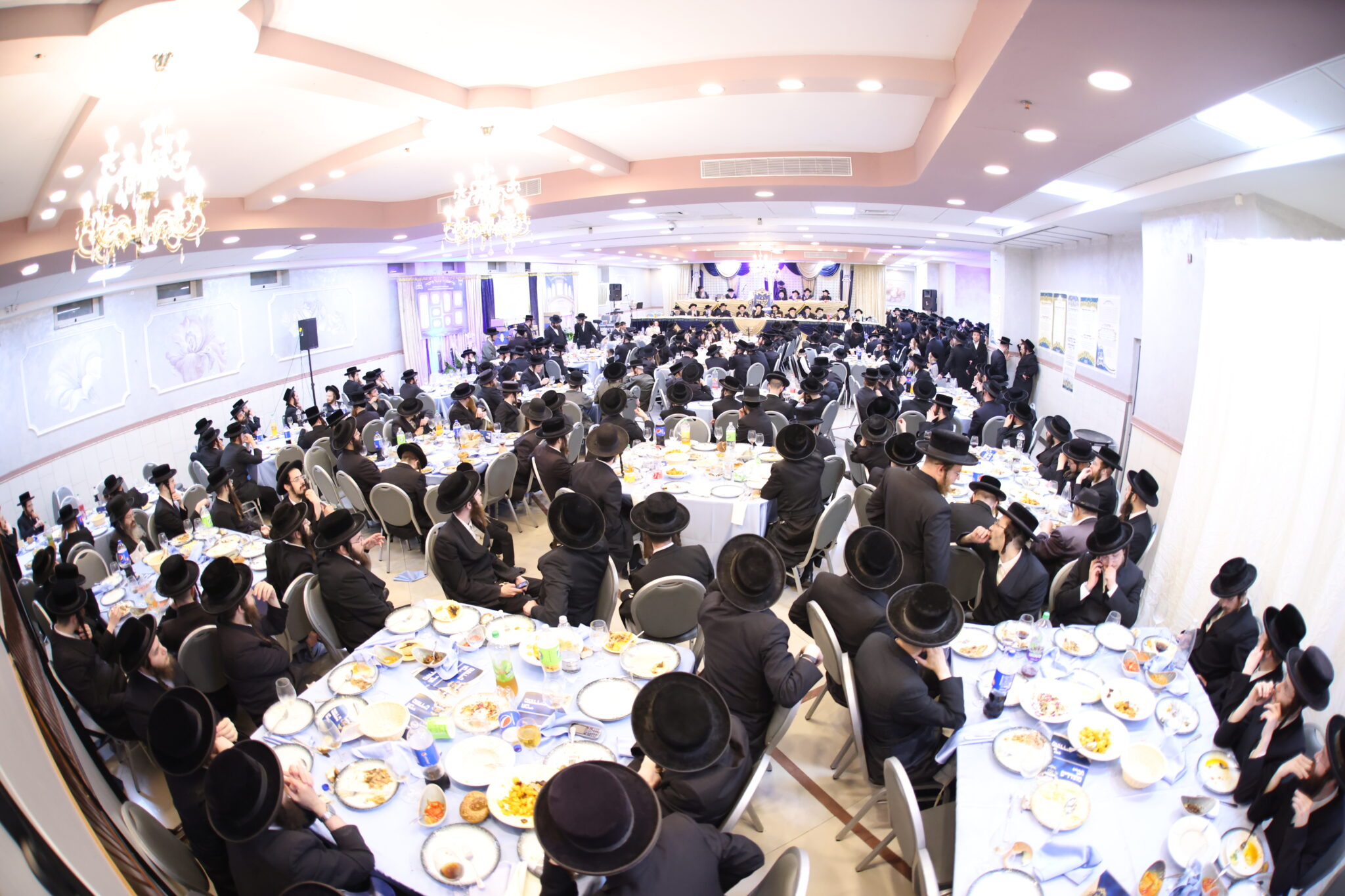 מעמד חלוקת תעודות ומלגות למאות נבחני 'שינון וחזרה'