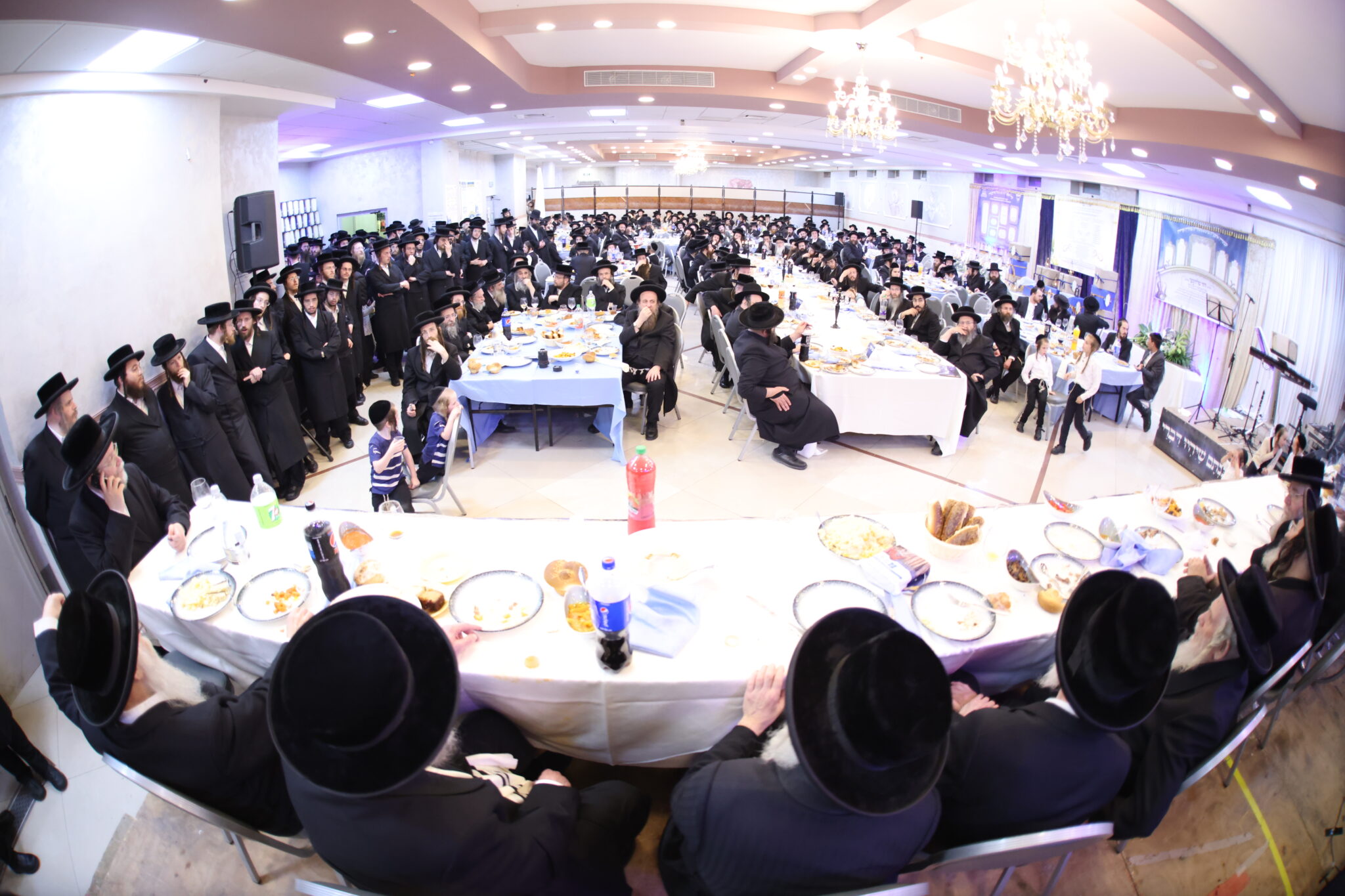 מעמד חלוקת תעודות ומלגות למאות נבחני 'שינון וחזרה'