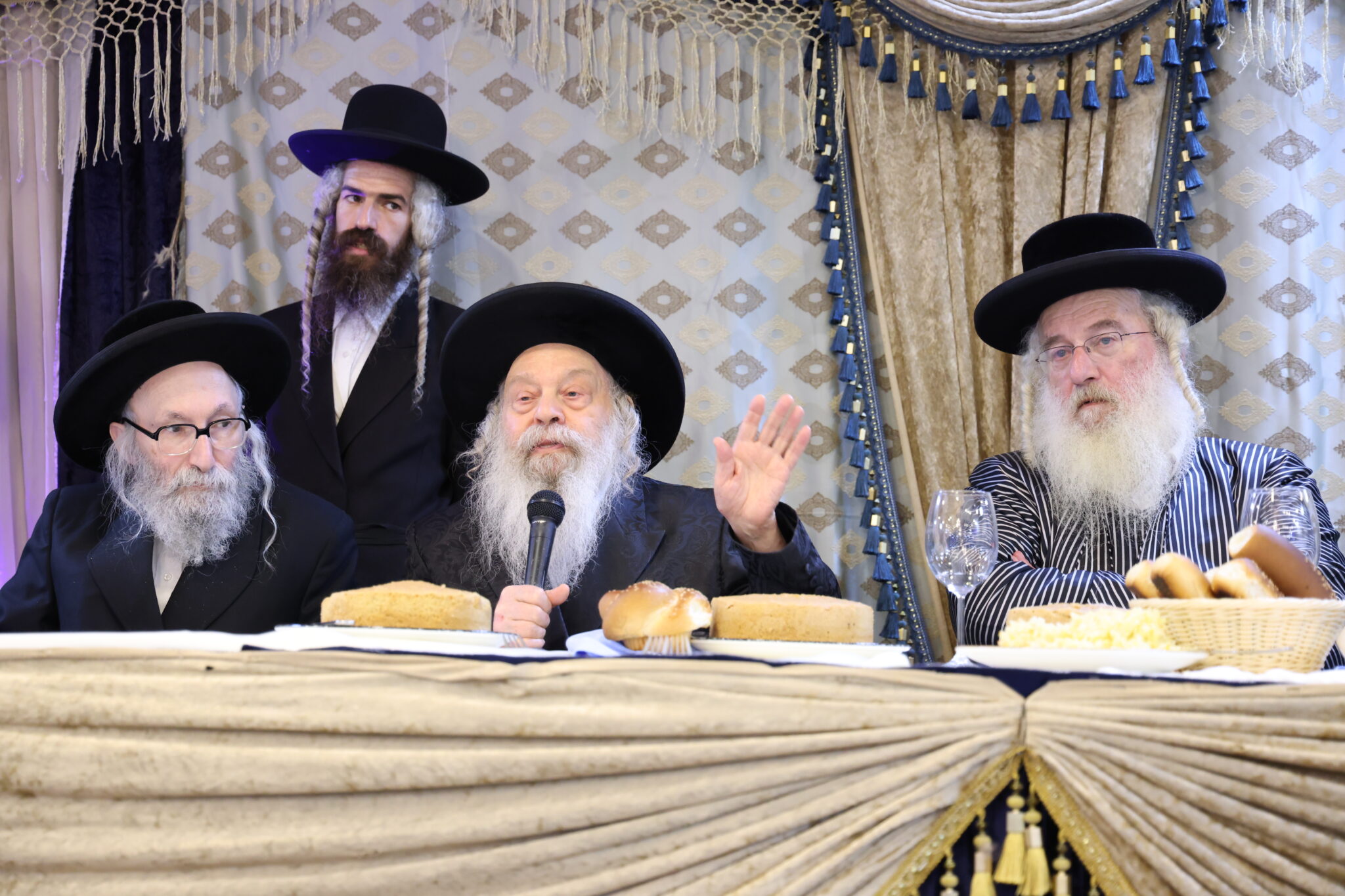 מעמד חלוקת תעודות ומלגות למאות נבחני 'שינון וחזרה'