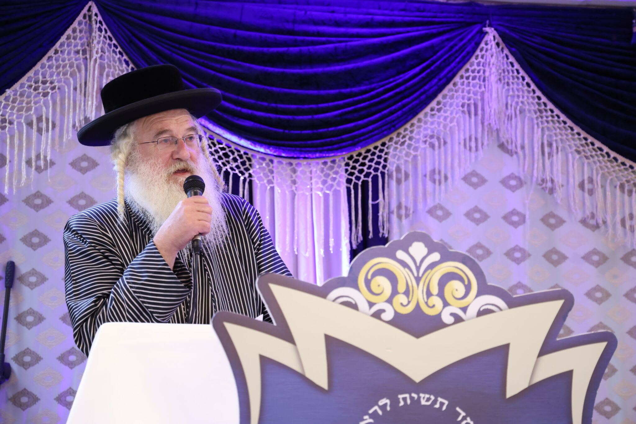 מעמד חלוקת תעודות ומלגות למאות נבחני 'שינון וחזרה'