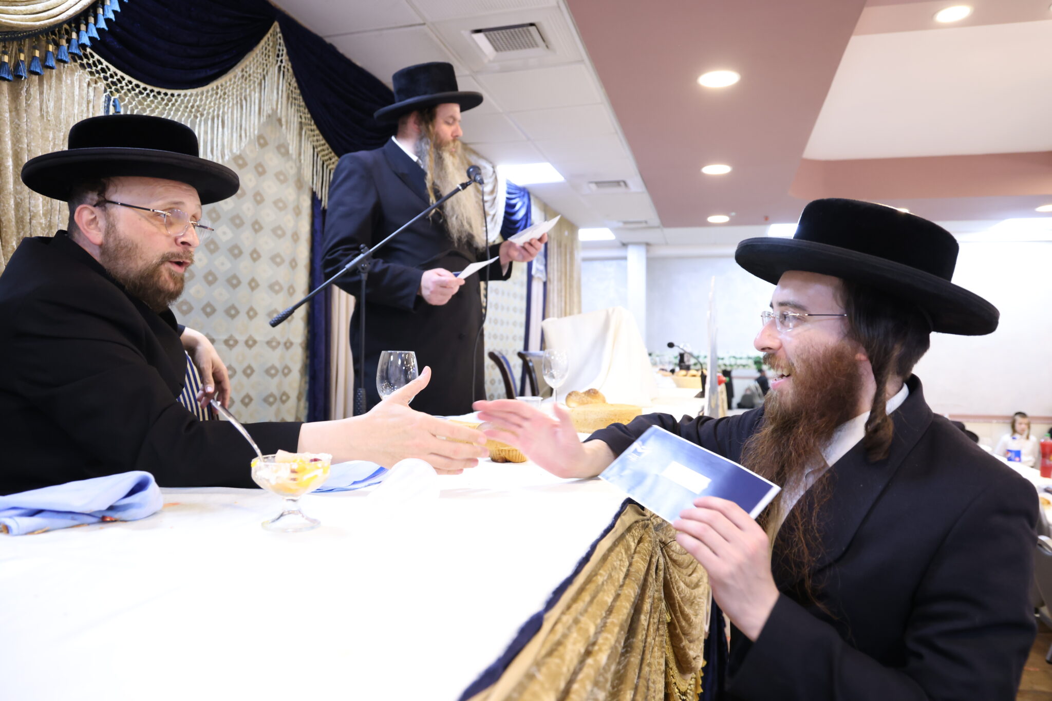 מעמד חלוקת תעודות ומלגות למאות נבחני 'שינון וחזרה'