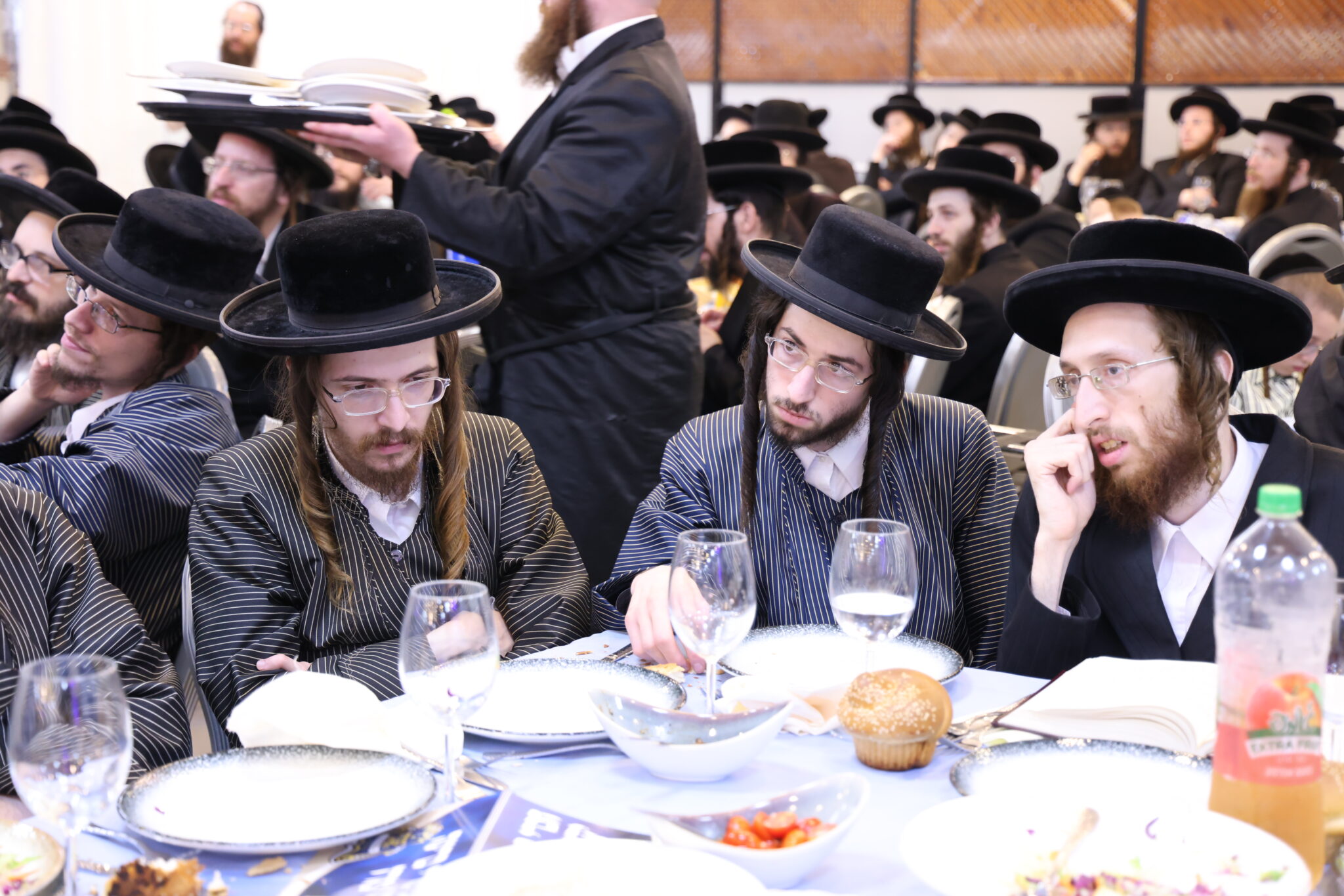 מעמד חלוקת תעודות ומלגות למאות נבחני 'שינון וחזרה'