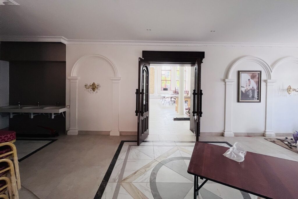 המונים בחגיגת חנוכת הבית לבית הכנסת חב"ד המונים בחגיגת חנוכת הבית לבית הכנסת חב"ד