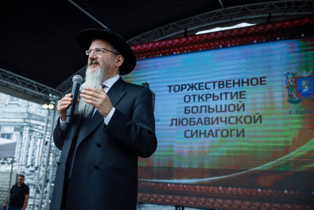 המונים בחגיגת חנוכת הבית לבית הכנסת חב"ד המונים בחגיגת חנוכת הבית לבית הכנסת חב"ד