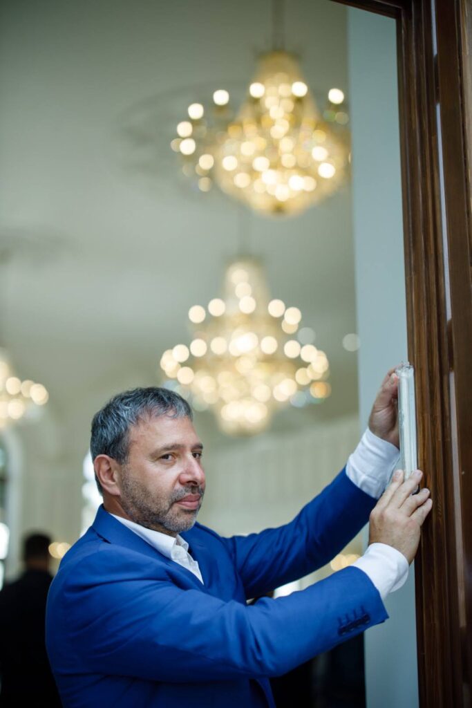 המונים בחגיגת חנוכת הבית לבית הכנסת חב"ד המונים בחגיגת חנוכת הבית לבית הכנסת חב"ד