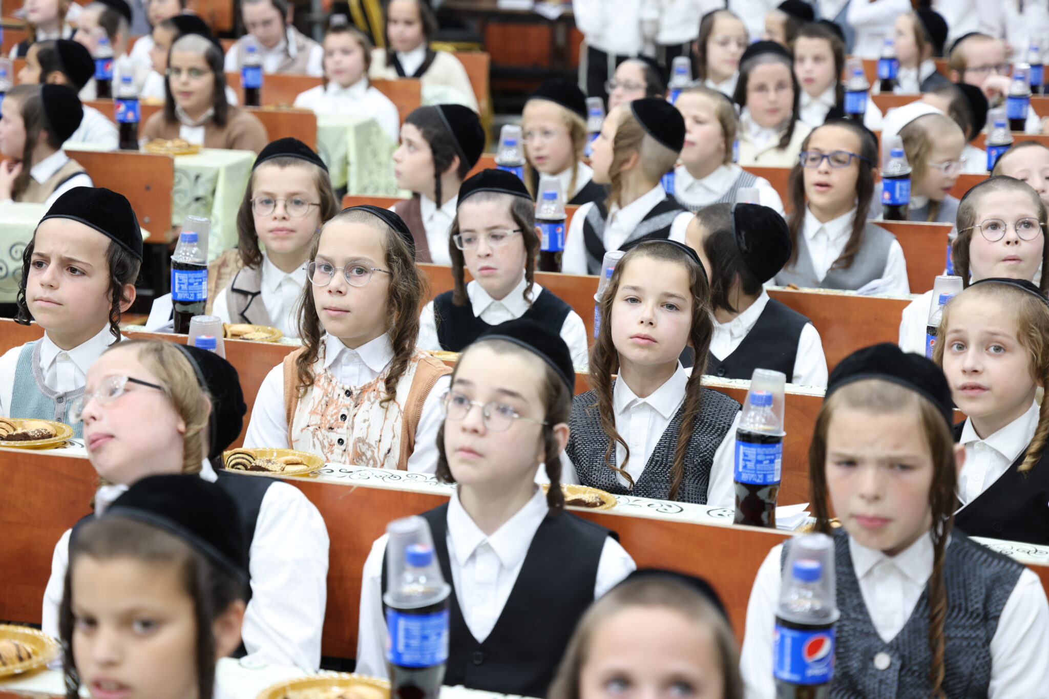 בעדה החרדית חגגו חלוקת פרסים לילדי "תורה ויראה" בעדה החרדית חגגו חלוקת פרסים לילדי "תורה ויראה"