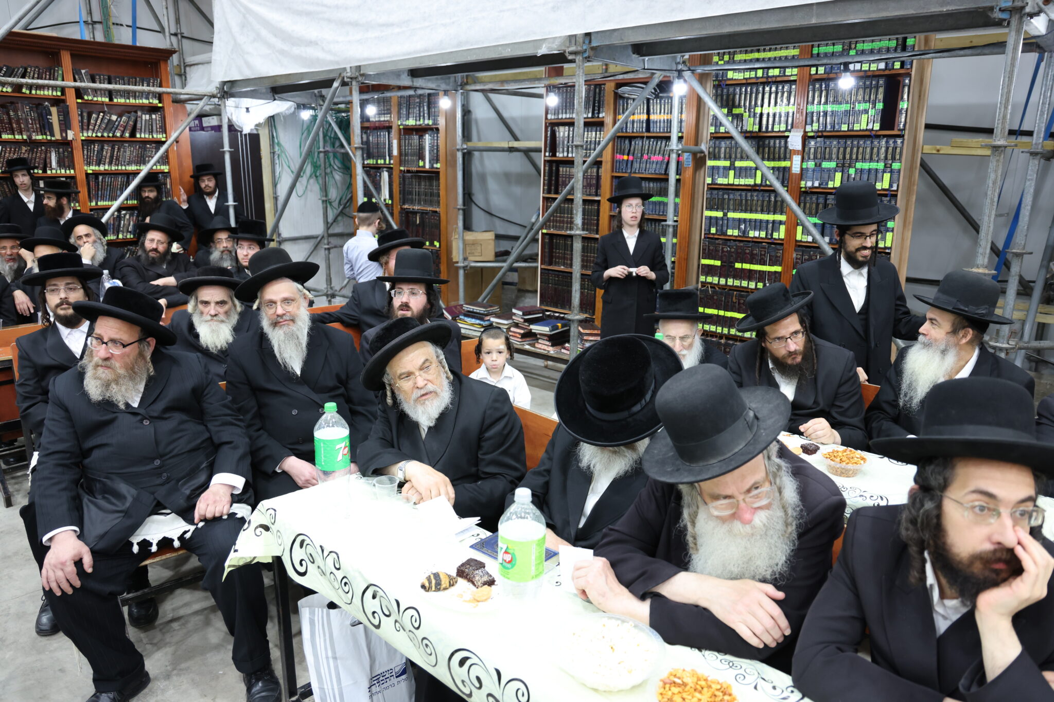 בעדה החרדית חגגו חלוקת פרסים לילדי "תורה ויראה" בעדה החרדית חגגו חלוקת פרסים לילדי "תורה ויראה"