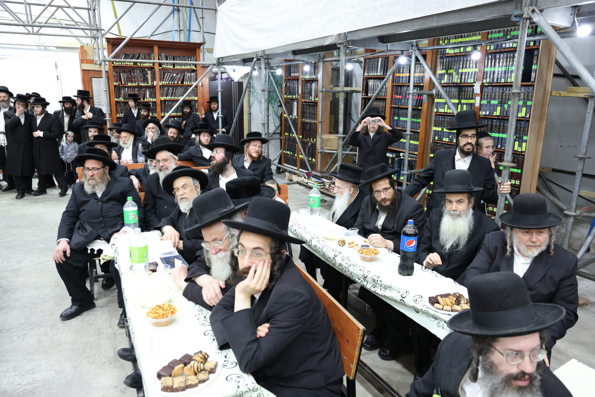 בעדה החרדית חגגו חלוקת פרסים לילדי "תורה ויראה" בעדה החרדית חגגו חלוקת פרסים לילדי "תורה ויראה"