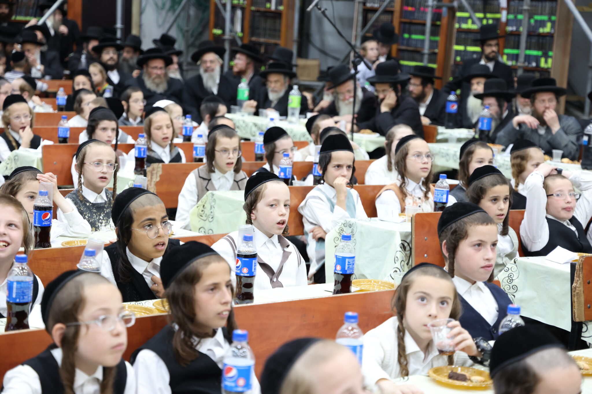 בעדה החרדית חגגו חלוקת פרסים לילדי "תורה ויראה" בעדה החרדית חגגו חלוקת פרסים לילדי "תורה ויראה"