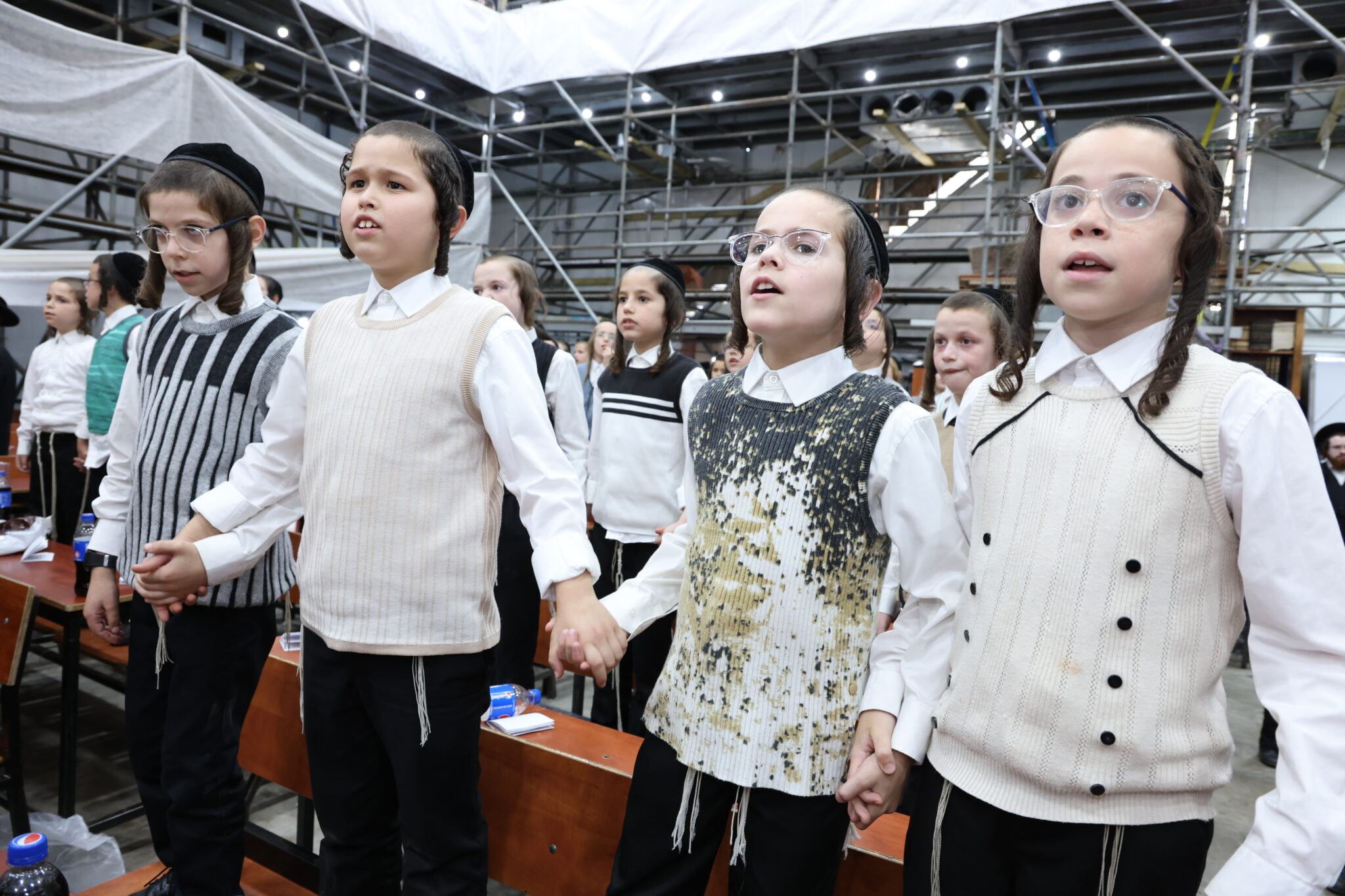 בעדה החרדית חגגו חלוקת פרסים לילדי "תורה ויראה" בעדה החרדית חגגו חלוקת פרסים לילדי "תורה ויראה"