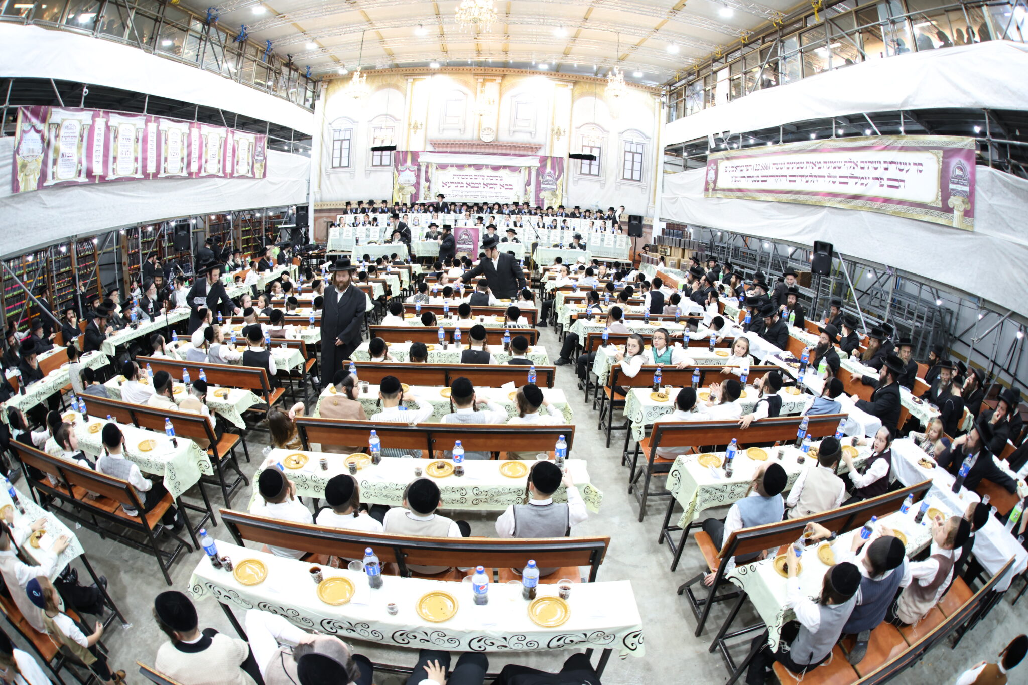 בעדה החרדית חגגו חלוקת פרסים לילדי "תורה ויראה" בעדה החרדית חגגו חלוקת פרסים לילדי "תורה ויראה"