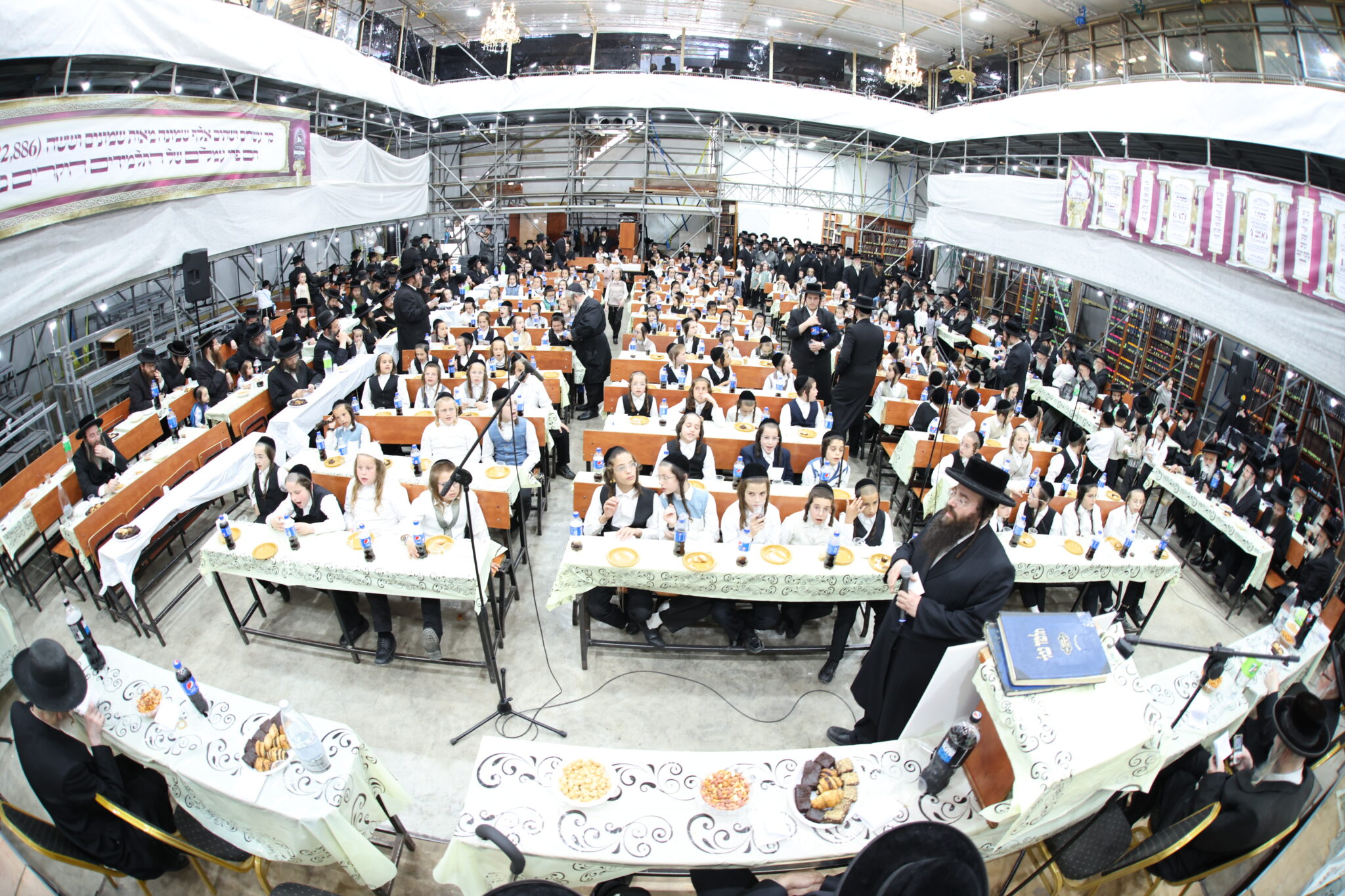 בעדה החרדית חגגו חלוקת פרסים לילדי "תורה ויראה" בעדה החרדית חגגו חלוקת פרסים לילדי "תורה ויראה"