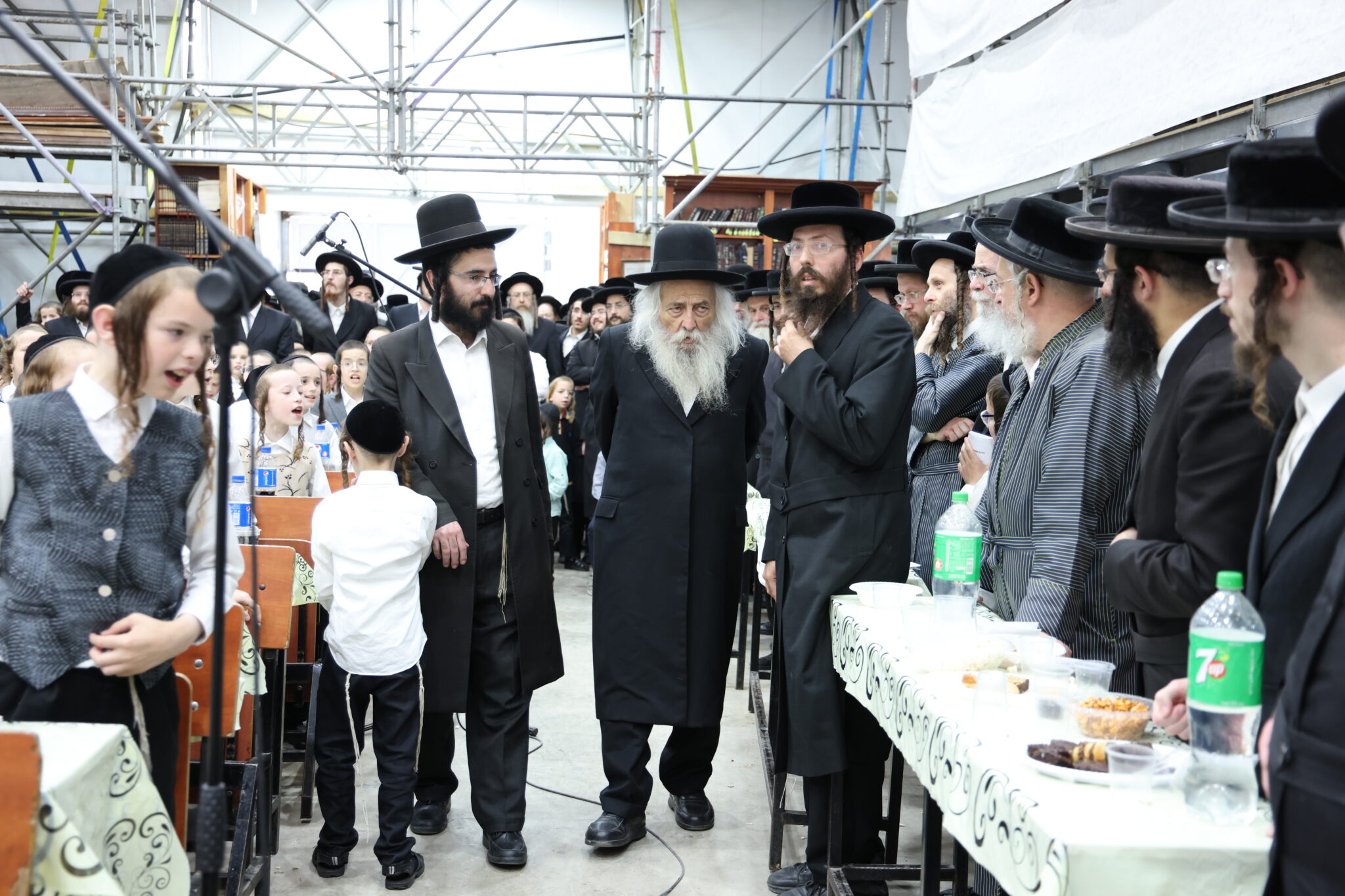 בעדה החרדית חגגו חלוקת פרסים לילדי "תורה ויראה" בעדה החרדית חגגו חלוקת פרסים לילדי "תורה ויראה"