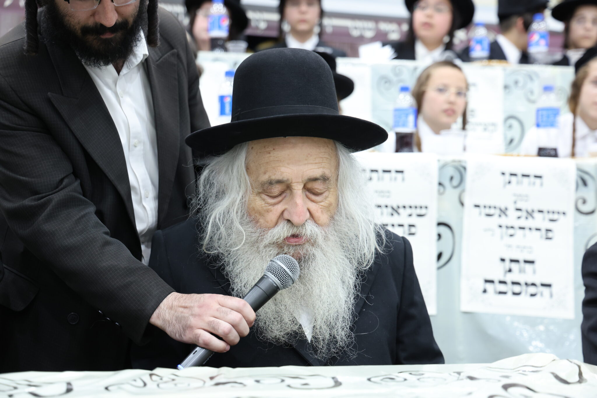 בעדה החרדית חגגו חלוקת פרסים לילדי "תורה ויראה" בעדה החרדית חגגו חלוקת פרסים לילדי "תורה ויראה"