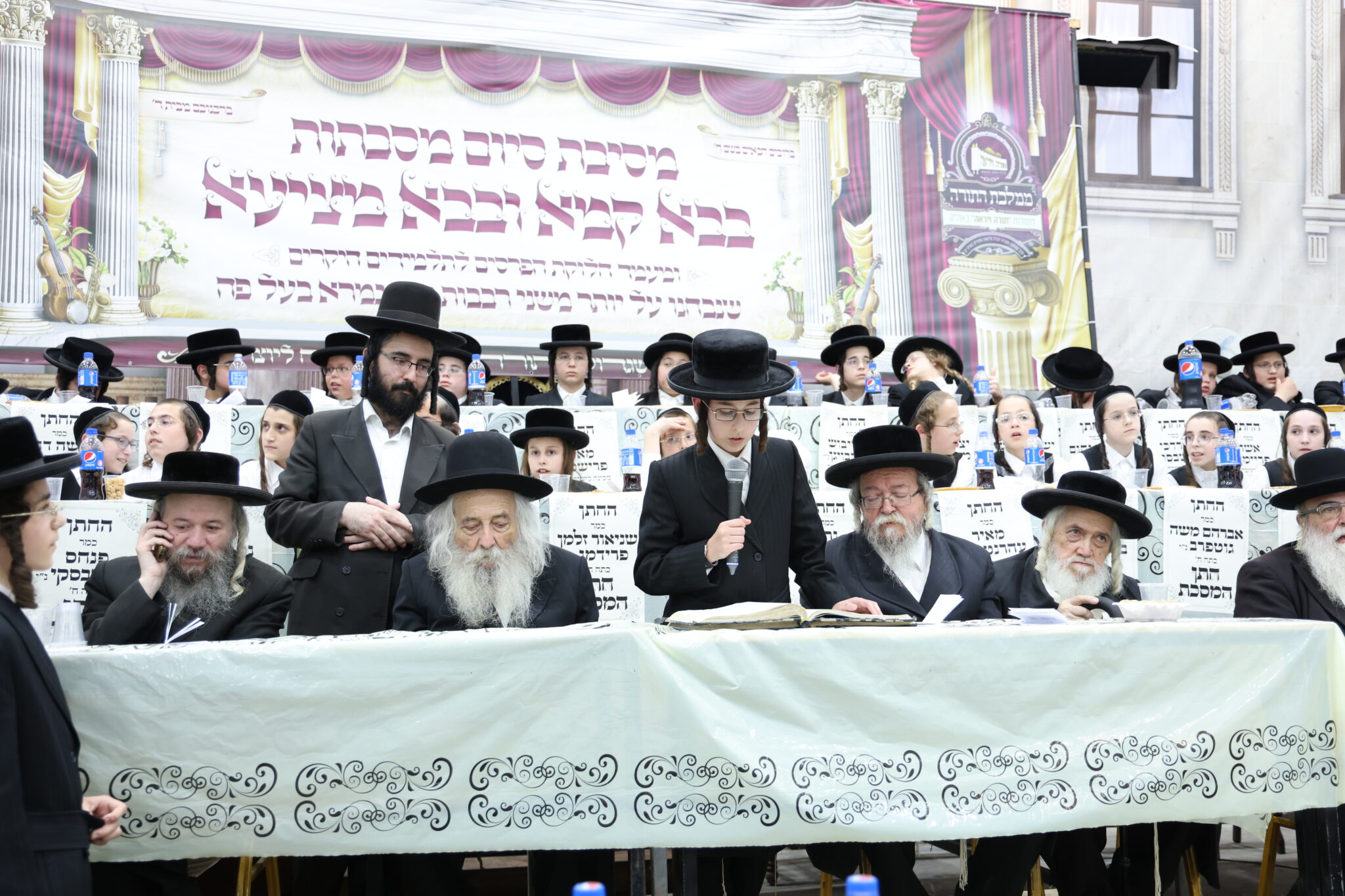 בעדה החרדית חגגו חלוקת פרסים לילדי "תורה ויראה" בעדה החרדית חגגו חלוקת פרסים לילדי "תורה ויראה"