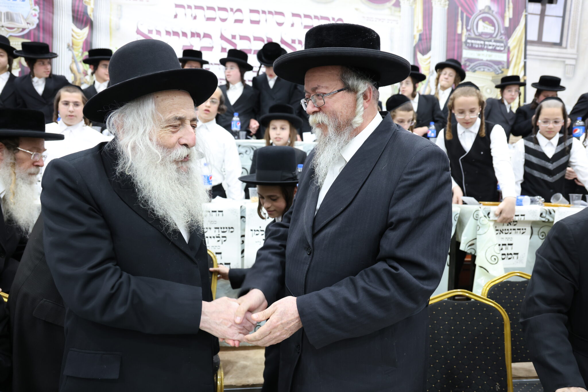 בעדה החרדית חגגו חלוקת פרסים לילדי "תורה ויראה" בעדה החרדית חגגו חלוקת פרסים לילדי "תורה ויראה"