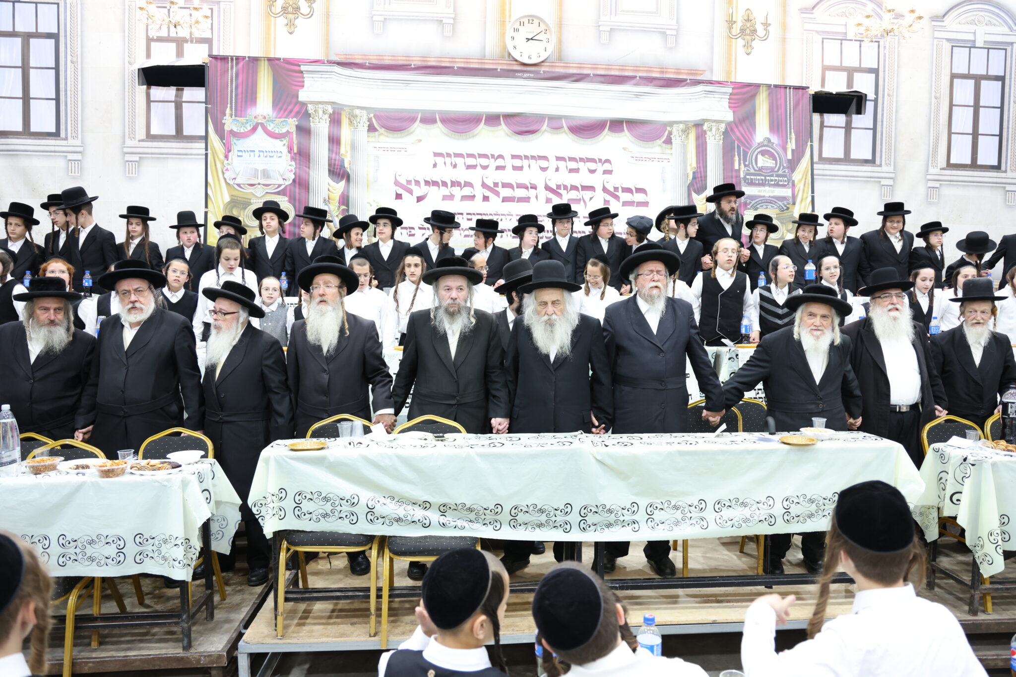 בעדה החרדית חגגו חלוקת פרסים לילדי "תורה ויראה" בעדה החרדית חגגו חלוקת פרסים לילדי "תורה ויראה"