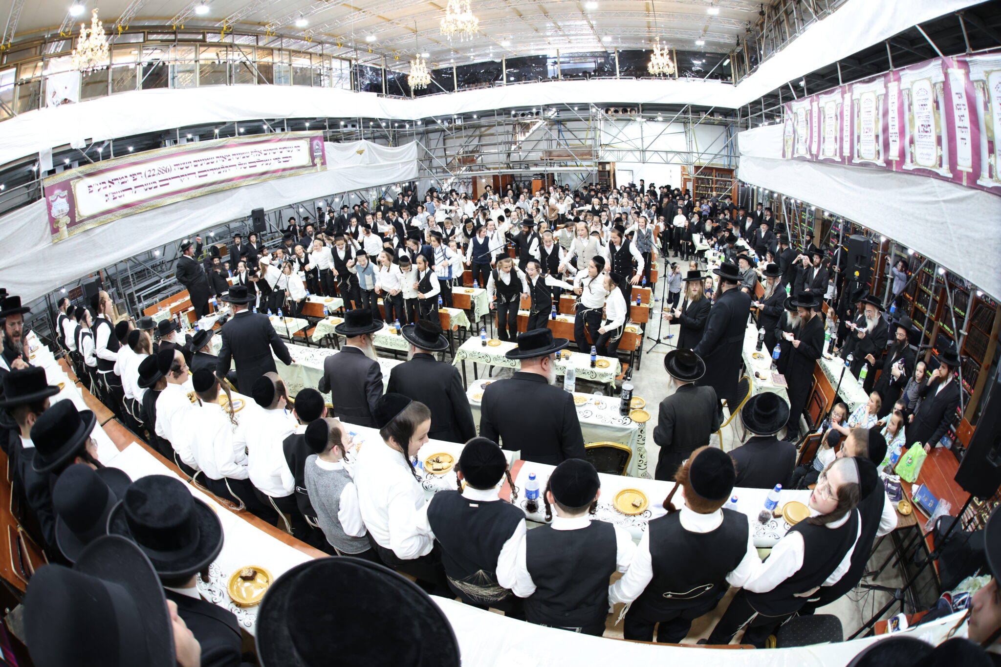 בעדה החרדית חגגו חלוקת פרסים לילדי "תורה ויראה" בעדה החרדית חגגו חלוקת פרסים לילדי "תורה ויראה"