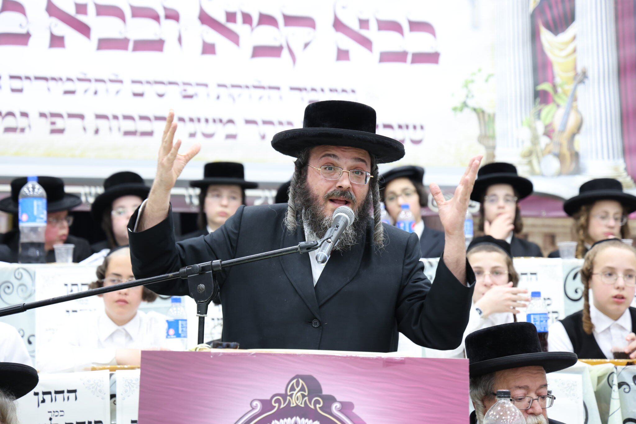 בעדה החרדית חגגו חלוקת פרסים לילדי "תורה ויראה" בעדה החרדית חגגו חלוקת פרסים לילדי "תורה ויראה"