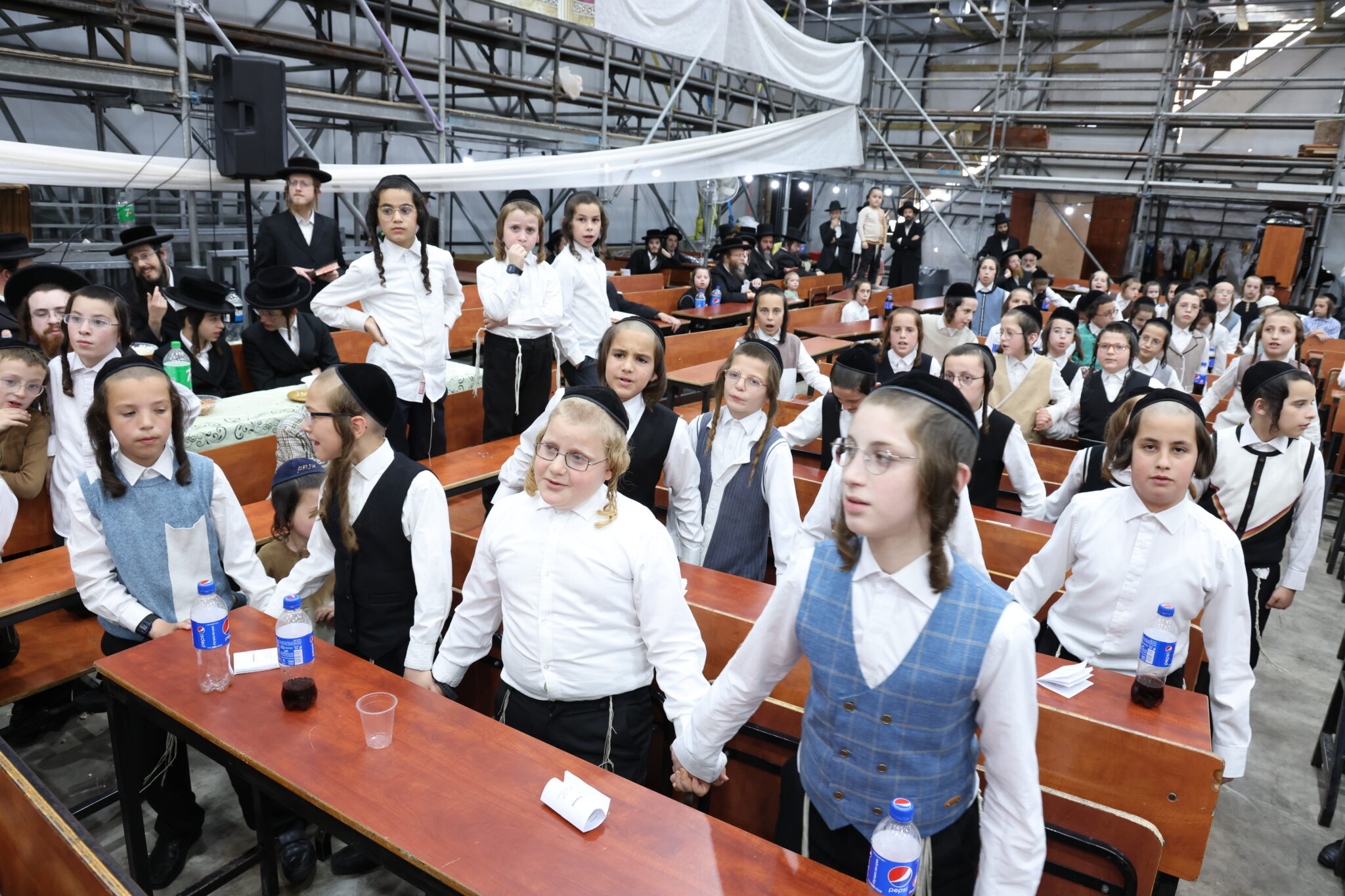 בעדה החרדית חגגו חלוקת פרסים לילדי "תורה ויראה" בעדה החרדית חגגו חלוקת פרסים לילדי "תורה ויראה"