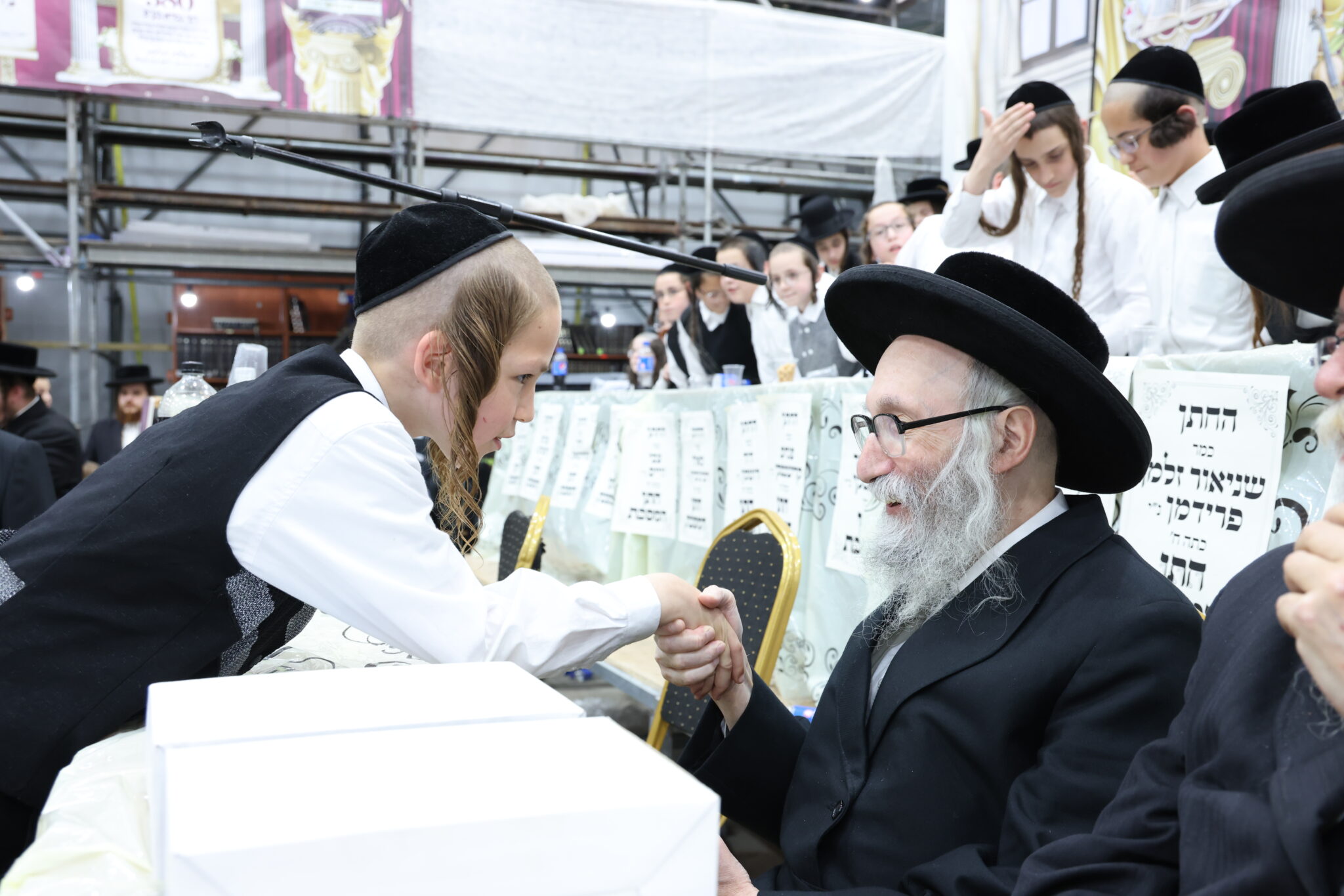 בעדה החרדית חגגו חלוקת פרסים לילדי "תורה ויראה" בעדה החרדית חגגו חלוקת פרסים לילדי "תורה ויראה"