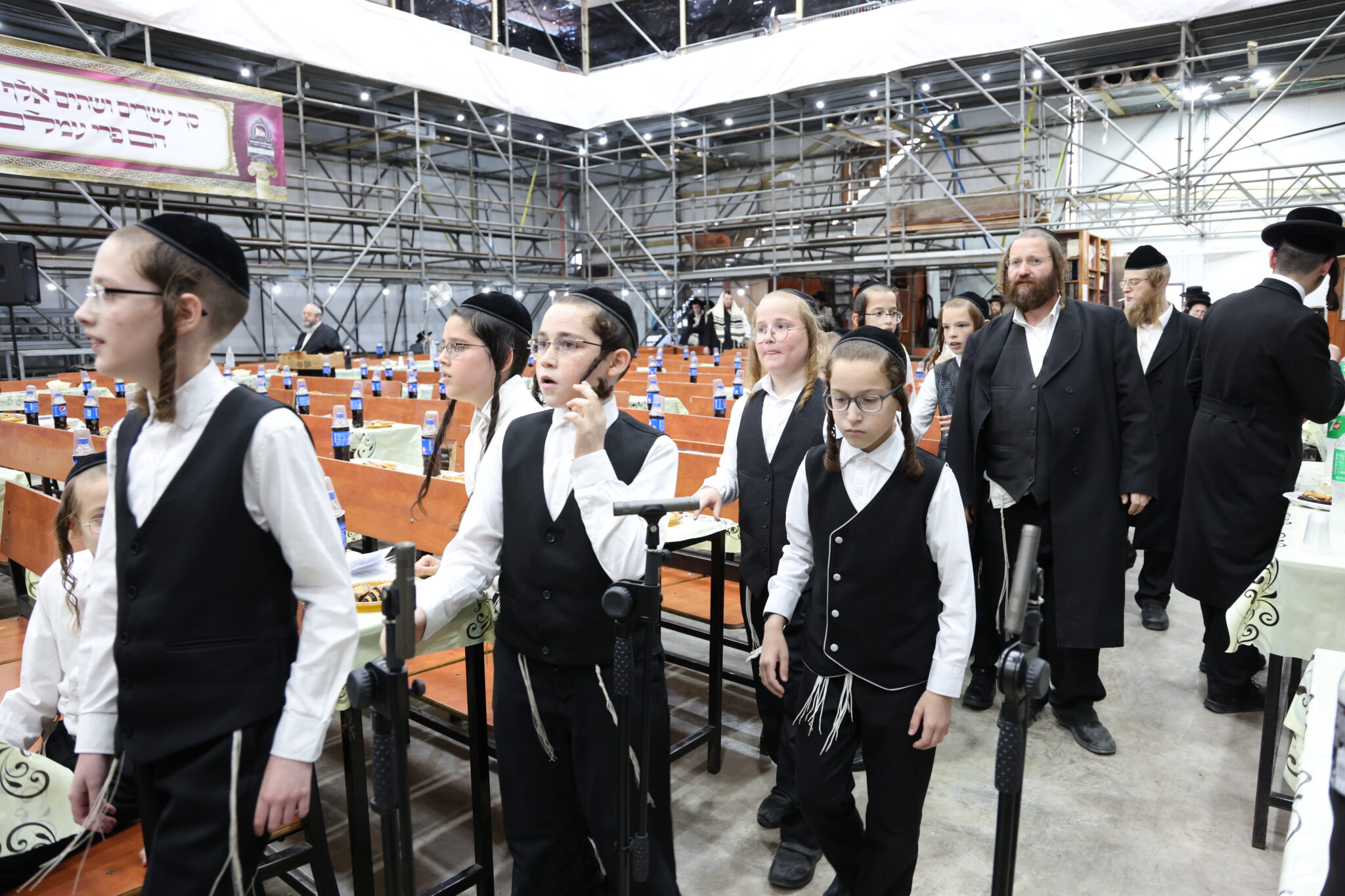 בעדה החרדית חגגו חלוקת פרסים לילדי "תורה ויראה" בעדה החרדית חגגו חלוקת פרסים לילדי "תורה ויראה"