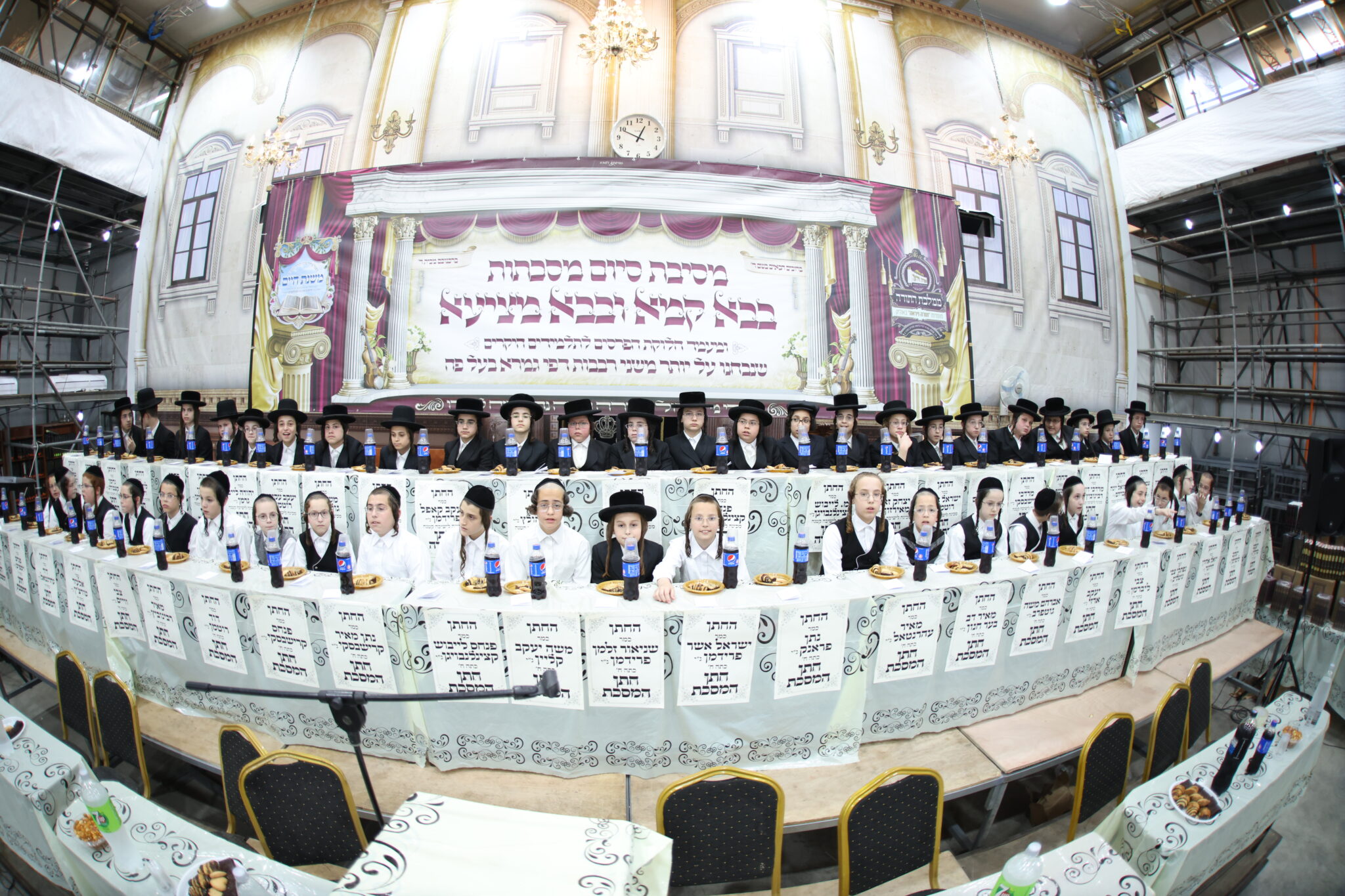 בעדה החרדית חגגו חלוקת פרסים לילדי "תורה ויראה" בעדה החרדית חגגו חלוקת פרסים לילדי "תורה ויראה"