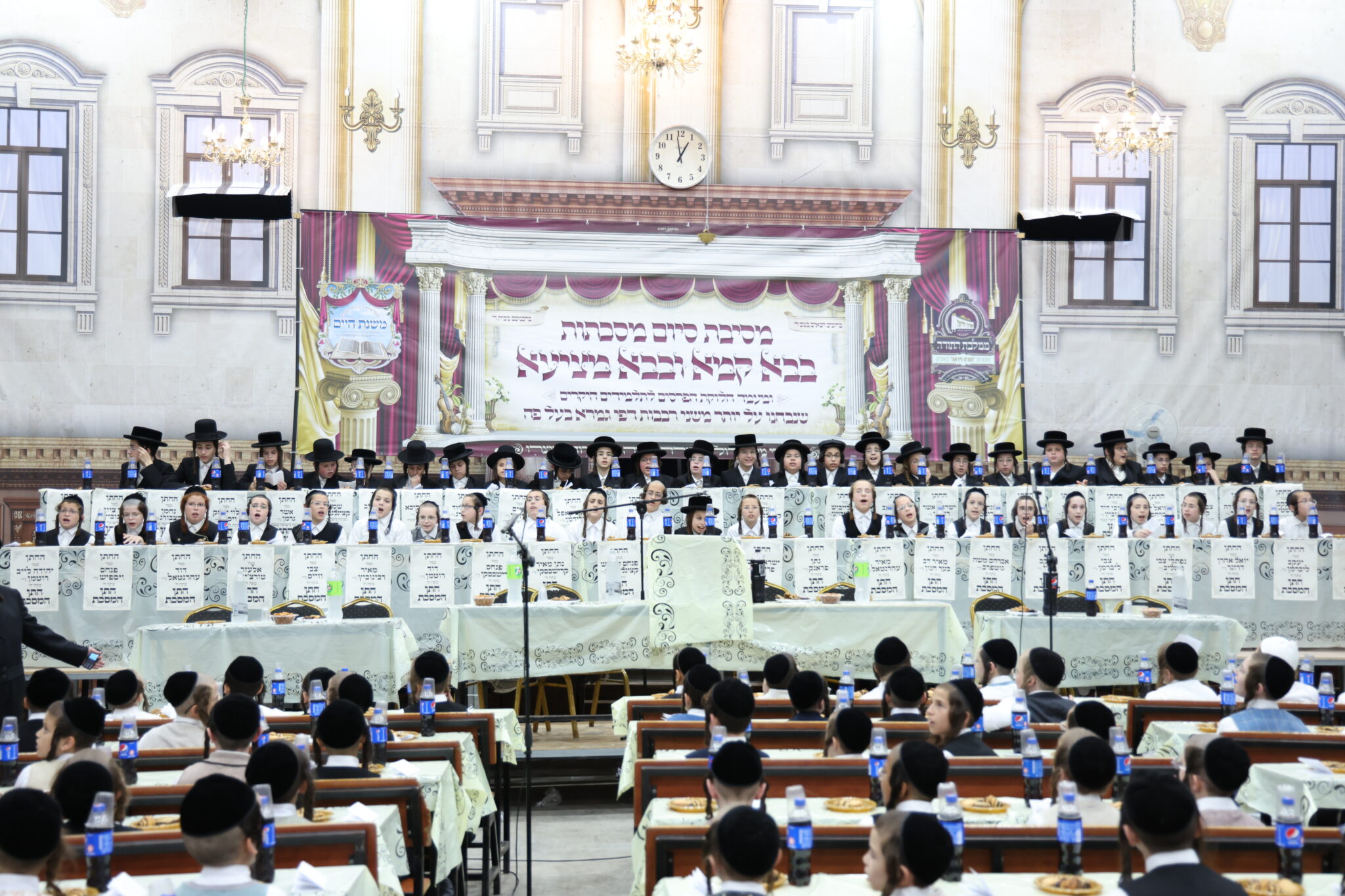 בעדה החרדית חגגו חלוקת פרסים לילדי "תורה ויראה" בעדה החרדית חגגו חלוקת פרסים לילדי "תורה ויראה"