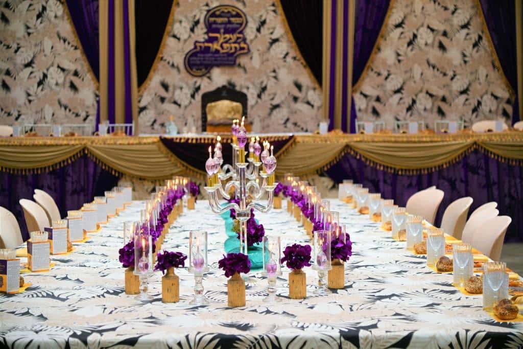 בראשות האדמו"ר: בפרמישלאן חילקו תעודות לחתנים בראשות האדמו"ר: בפרמישלאן חילקו תעודות לחתנים