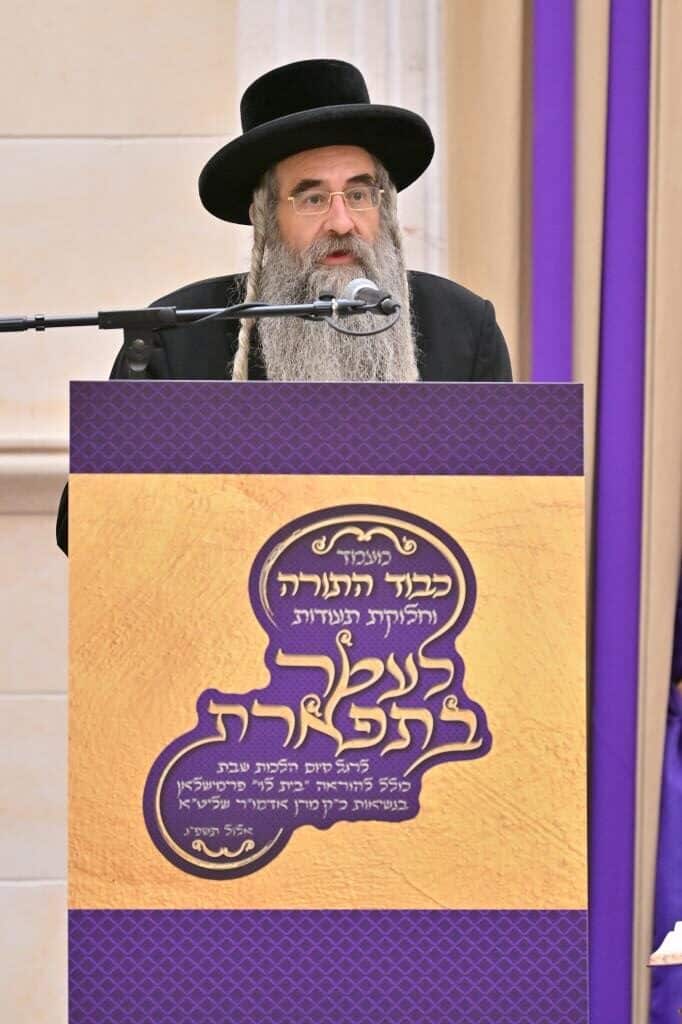 בראשות האדמו"ר: בפרמישלאן חילקו תעודות לחתנים בראשות האדמו"ר: בפרמישלאן חילקו תעודות לחתנים