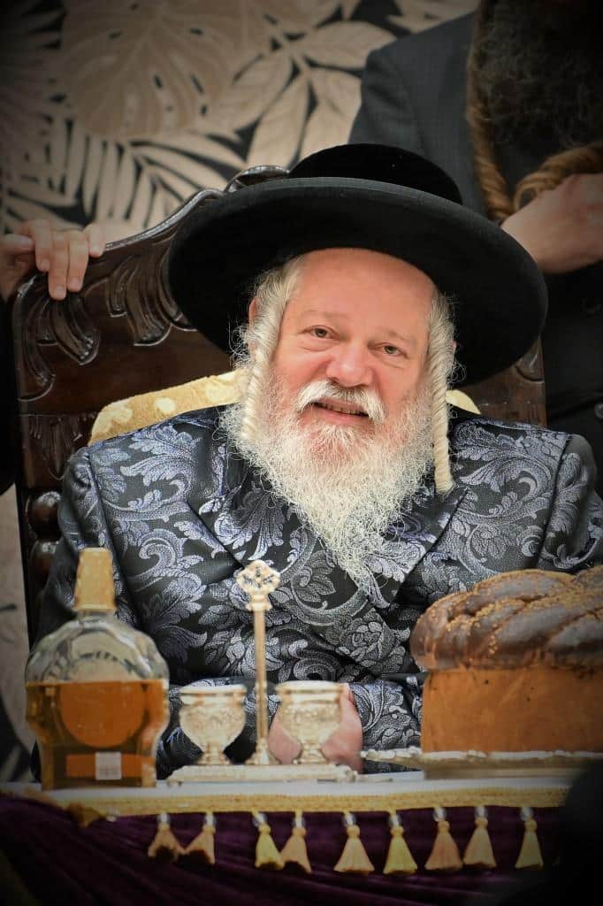 בראשות האדמו"ר: בפרמישלאן חילקו תעודות לחתנים בראשות האדמו"ר: בפרמישלאן חילקו תעודות לחתנים