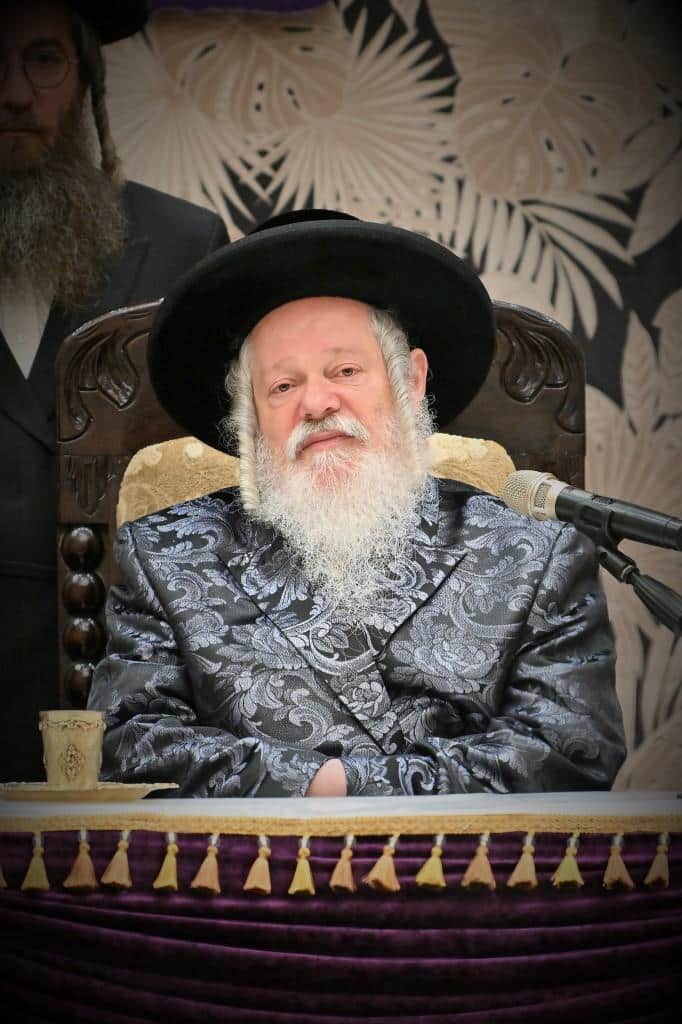 בראשות האדמו"ר: בפרמישלאן חילקו תעודות לחתנים בראשות האדמו"ר: בפרמישלאן חילקו תעודות לחתנים