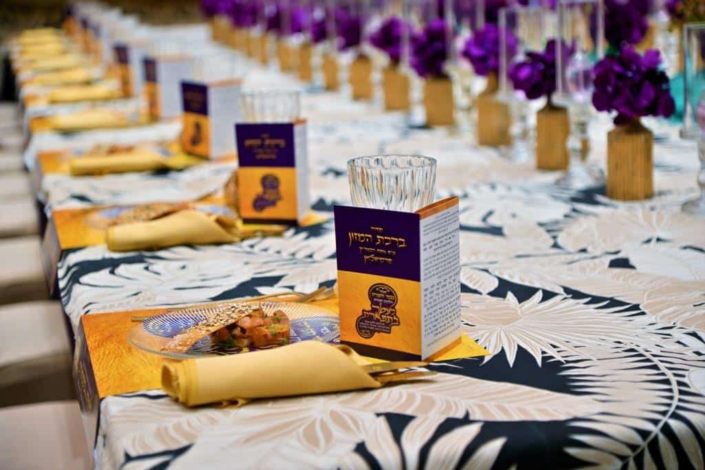 בראשות האדמו"ר: בפרמישלאן חילקו תעודות לחתנים בראשות האדמו"ר: בפרמישלאן חילקו תעודות לחתנים