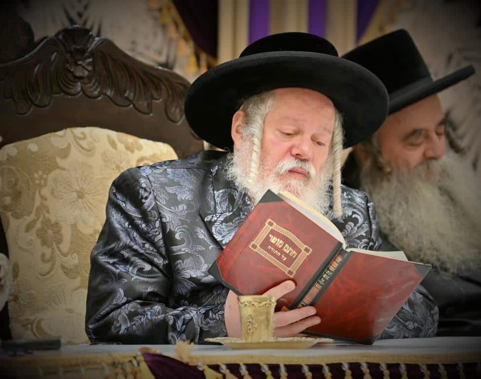 בראשות האדמו"ר: בפרמישלאן חילקו תעודות לחתנים בראשות האדמו"ר: בפרמישלאן חילקו תעודות לחתנים