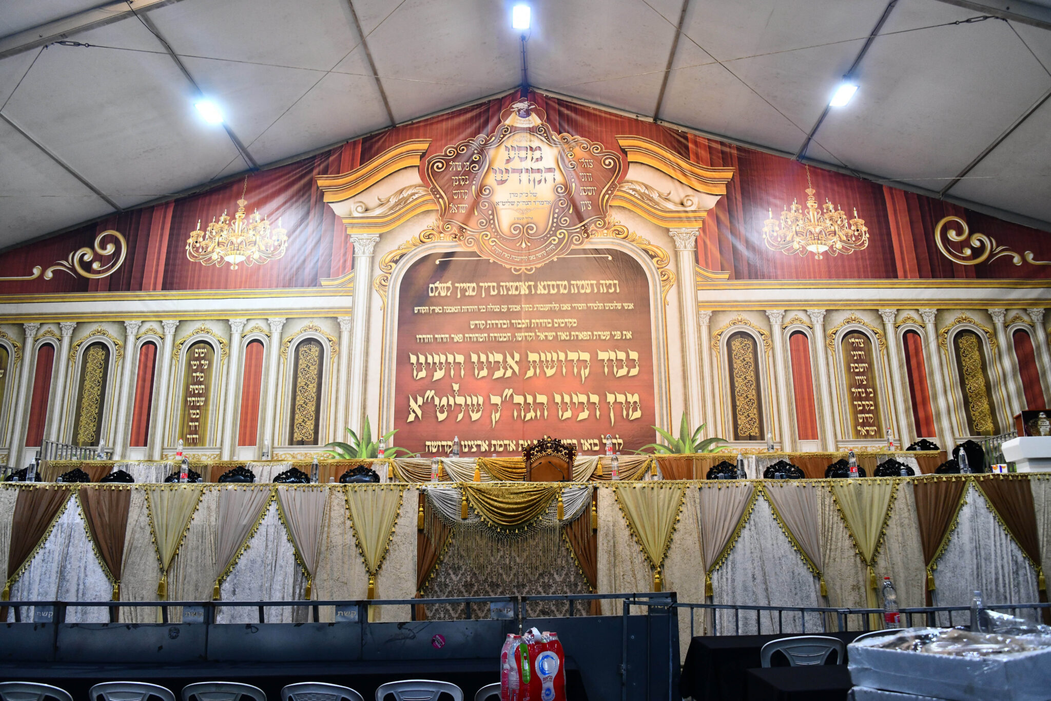 אלפים קיבלו את פניו של האדמו"ר מצאנז קלויזנבורג בשנלר