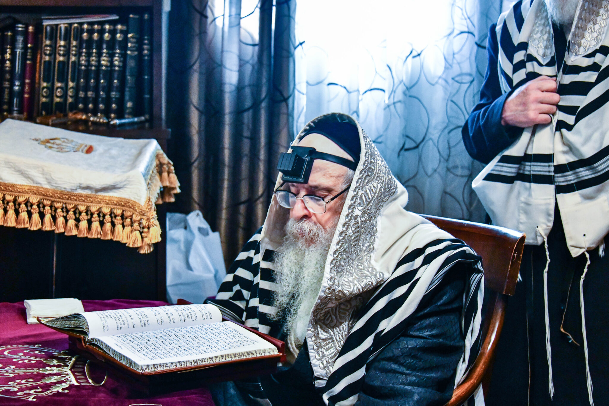 אלפים קיבלו את פניו של האדמו"ר מצאנז קלויזנבורג בשנלר