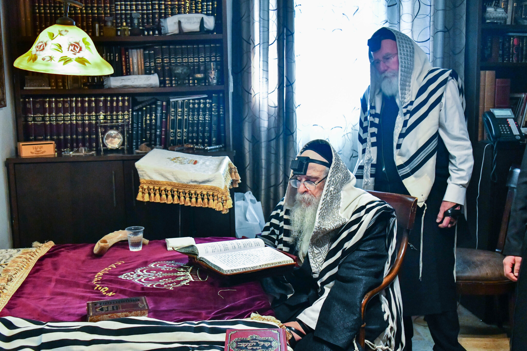 אלפים קיבלו את פניו של האדמו"ר מצאנז קלויזנבורג בשנלר