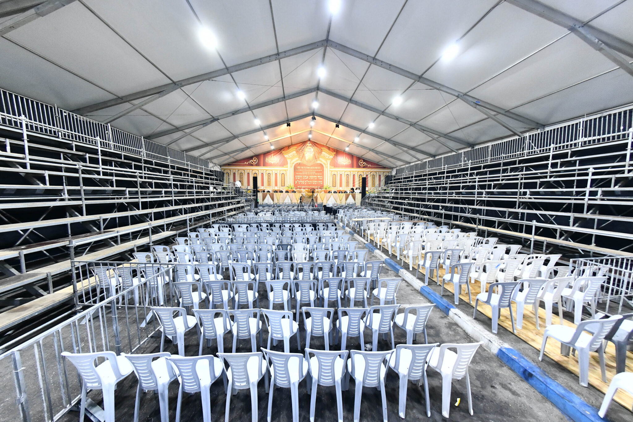 אלפים קיבלו את פניו של האדמו"ר מצאנז קלויזנבורג בשנלר